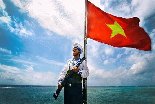 Vẻ đẹp hình tượng người lính đợi mưa trên đảo