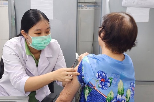 Người cao tuổi vẫn nên tiêm vaccine ngừa bệnh