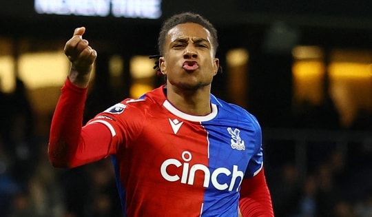 Man City đánh rơi chiến thắng ở phút bù giờ