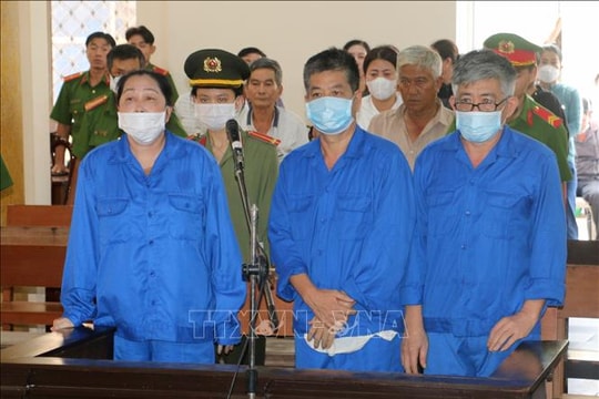 "Trùm buôn lậu" Nguyễn Thị Kim Hạnh lĩnh án 19 năm tù về tội trốn thuế và rửa tiền