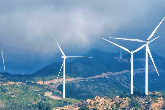 EVN muốn nhập điện gió từ Lào, giá 1.700 đồng/kWh