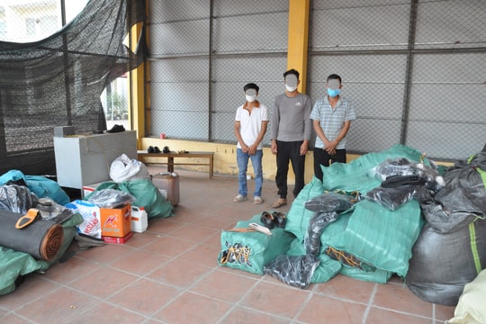 Gia Lộc phát hiện 2 cơ sở sản xuất trái phép giầy mang nhãn mác của Bộ Quốc phòng