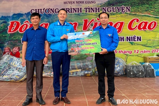 Tuổi trẻ Ninh Giang "thắp sáng đường biên" tại tỉnh Cao Bằng