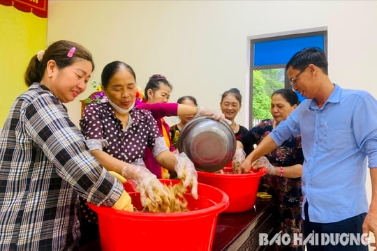 211 hộ ở phường Tân Dân tham gia xử lý rác thải tại nhà bằng men vi sinh IMO
