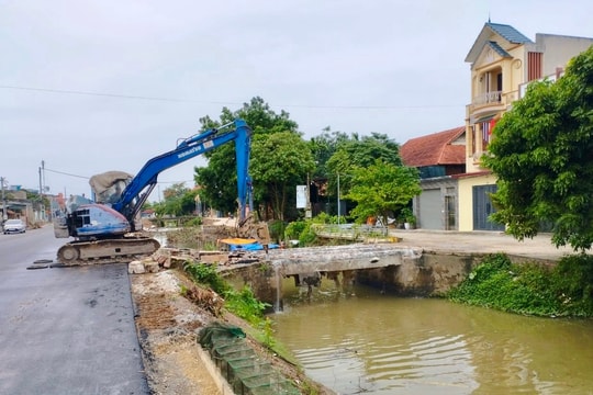 Xã đầu tiên ở Ninh Giang hoàn thành tháo dỡ cầu, lều quán vi phạm trên kênh T6