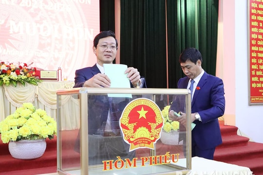 Nhiều người giữ chức vụ do HĐND thị xã Kinh Môn bầu có số phiếu tín nhiệm cao tuyệt đối