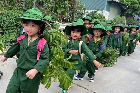 Trẻ mầm non Tứ Kỳ trải nghiệm làm chiến sĩ