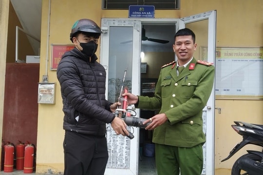 3 công dân ở Thanh Hà giao nộp vũ khí, vật liệu nổ