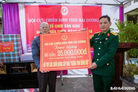 Bàn giao nhà tình nghĩa cho cựu chiến binh xã Đồng Quang
