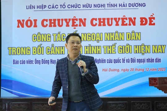 Nói chuyện chuyên đề về công tác đối ngoại nhân dân