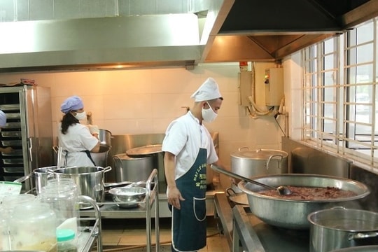 Thủ tướng yêu cầu xử lý nghiêm vi phạm trong tổ chức bữa ăn cho trẻ