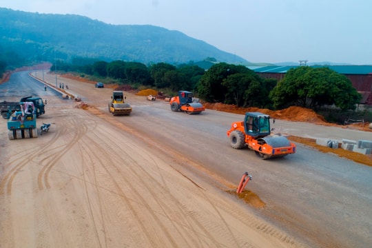 Sparing no effort to complete key traffic projects