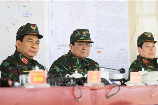 Thủ tướng dự diễn tập chiến thuật có bắn đạn thật của Quân đoàn 12