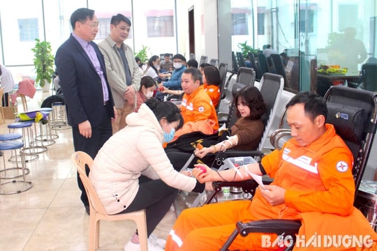  Gần 200 cán bộ, người lao động Điện lực Hải Dương hiến máu tình nguyện
