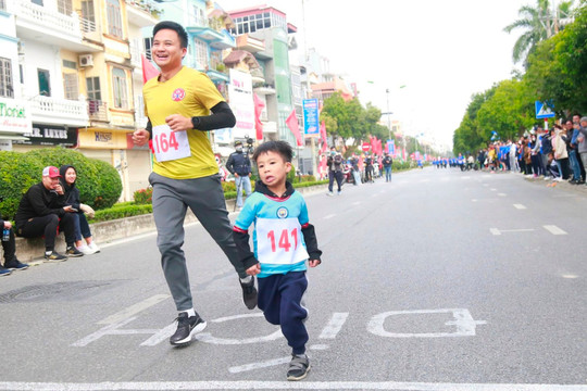 Tinh thần việt dã tiếp nối thế hệ