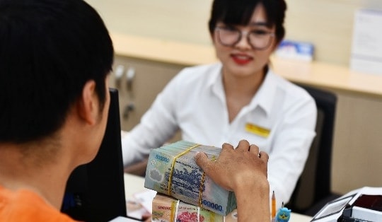 Lãi suất huy động thấp lịch sử, "cuộc đua" chưa có hồi kết