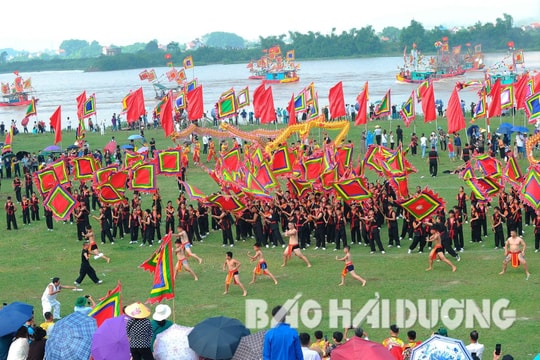 Dòng sông dậy sóng: Bài 3 - Hùng khí lưu truyền