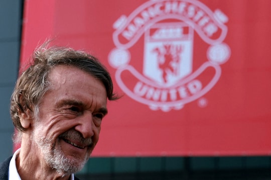 Tỷ phú Jim Ratcliffe nắm quyền điều hành Man Utd