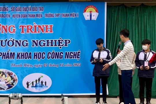 Hướng nghiệp và trình diễn sản phẩm khoa học cho gần 900 học sinh Thanh Miện