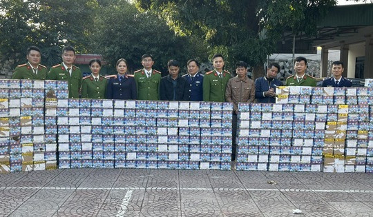 Nghệ An phá hai vụ nhập lậu pháo từ nước ngoài, giấu trong nhà hoang
