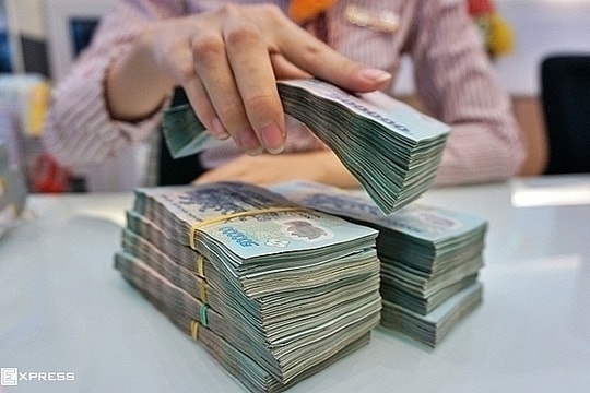 Người gửi tiền hụt hẫng nhìn lãi suất giảm sâu