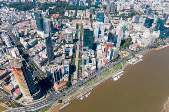 Cảnh đối lập ở 2 con đường triệu USD ngay trung tâm TP Hồ Chí Minh
