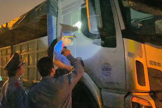 Thanh tra giao thông Hải Dương phạt 105 xe quá tải