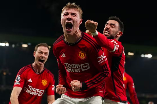 Man Utd thắng ngược dù bị dẫn hai bàn