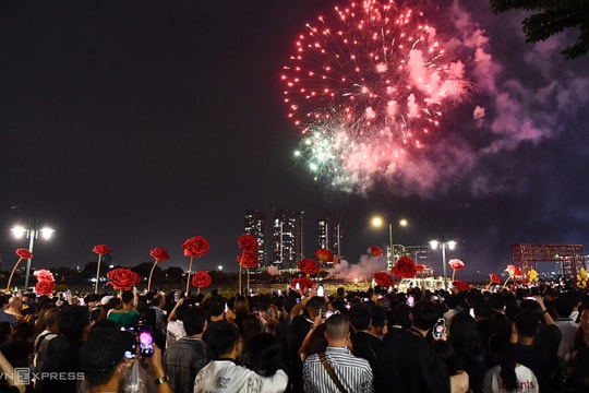Top tourist destinations to ring in New Year with fireworks, countdown festivals