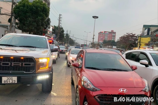 Hải Dương đông đúc người, xe trước kỳ nghỉ Tết Dương lịch