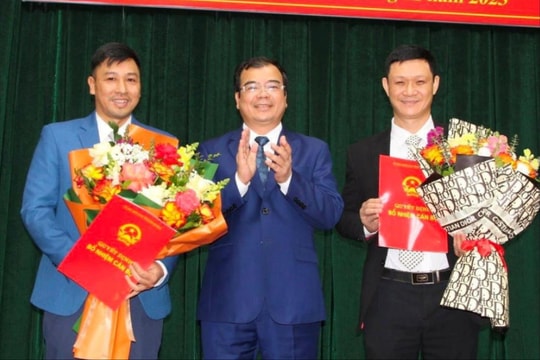 Các đồng chí Đinh Ngọc Hùng và Nguyễn Tiến Quân giữ chức Phó Chủ tịch Hội Văn học nghệ thuật tỉnh Hải Dương
