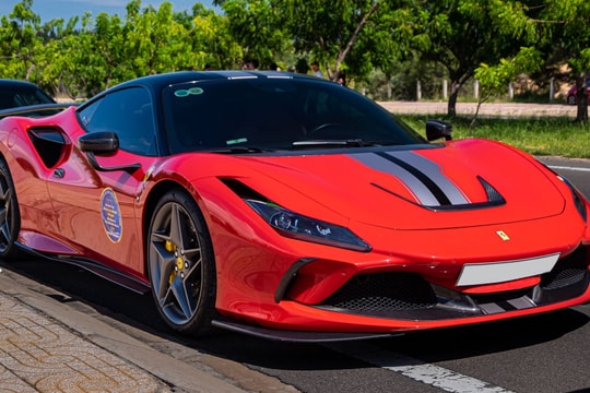 Siêu xe Ferrari F8 độ tiền tỷ của đại gia Sài Gòn, riêng cặp gương tốn 200 triệu