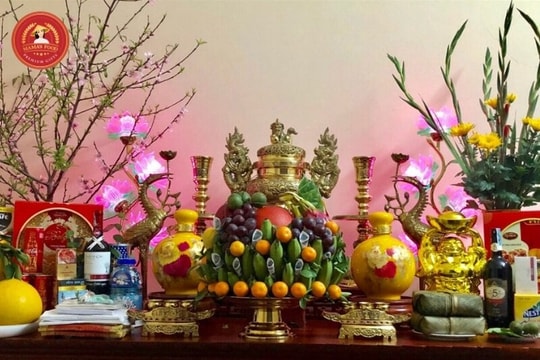 Đôi hạc trên bàn thờ nên quay vào nhau hay quay ra ngoài?