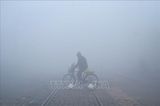 Ấn Độ hoãn hàng chục chuyến tàu đến vùng thủ đô vì sương mù dày đặc