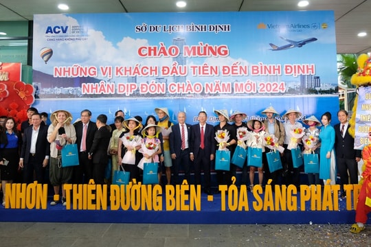 Hàng không đón những vị khách đầu tiên năm 2024 từ khắp mọi miền