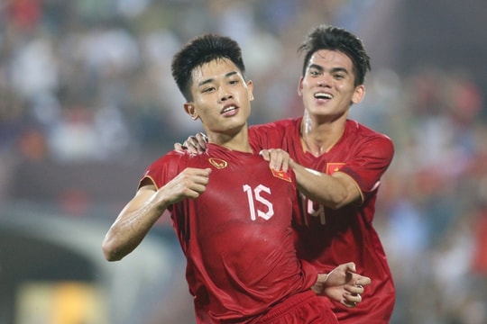 Năm 2024, bóng đá Việt Nam chờ "cú hích" hóa rồng!