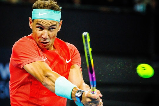 Nadal thắng dễ Thiem trong ngày đánh đơn trở lại
