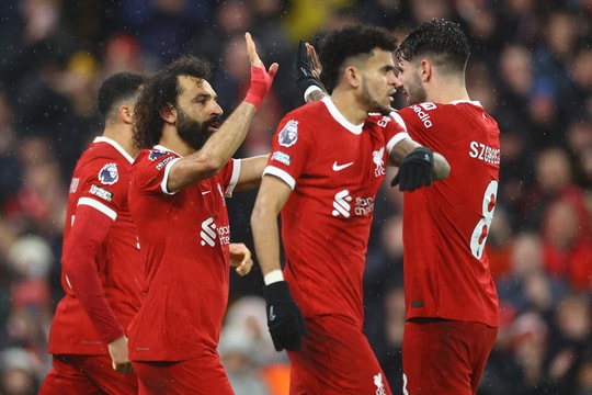 Liverpool thắng tưng bừng trong ngày đầu năm mới