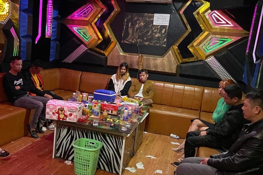 Phát hiện 9 nam, nữ thanh niên “bay lắc”, sử dụng ma túy tại quán karaoke Sông Quê ở Kinh Môn