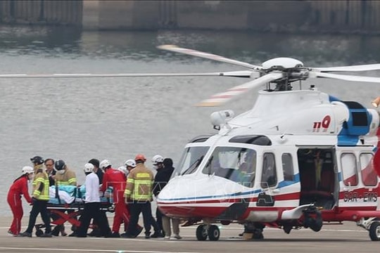 Cảnh sát lục soát nhà riêng và nơi làm việc của hung thủ vụ đâm dao tại Hàn Quốc