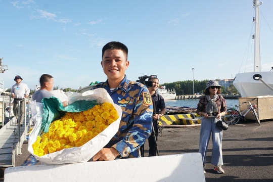 Mang Tết đến với quân dân quần đảo Trường Sa