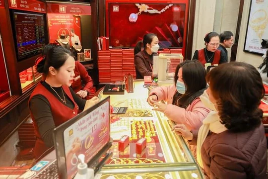 Giá vàng SJC tăng 500.000 đồng/lượng, tỷ giá trung tâm cùng đi lên