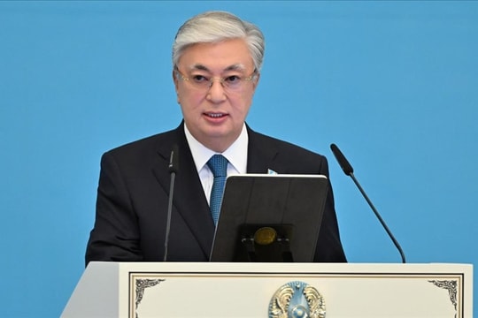 Tổng thống Kazakhstan ra tuyên bố chính thức về mối quan hệ với Nga và Trung Quốc