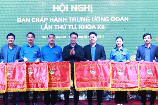 Tỉnh đoàn Hải Dương nhận cờ thi đua xuất sắc của Trung ương Đoàn