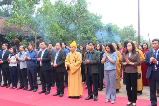 Dâng hương tưởng niệm 653 năm ngày mất danh nhân Chu Văn An