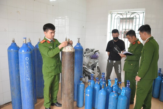 Công an Thanh Hà phát hiện cơ sở kinh doanh khí cười lớn nhất từ trước tới nay