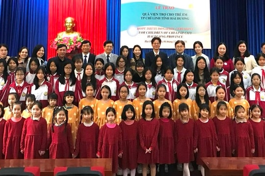 300 hội viên người mù nghèo được tặng quà Tết