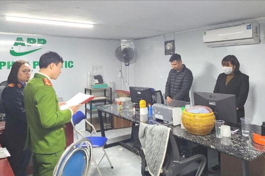 Bắt tạm giam Giám đốc và kế toán Công ty Sản xuất và Thương mại An Phát Plastic trốn thuế