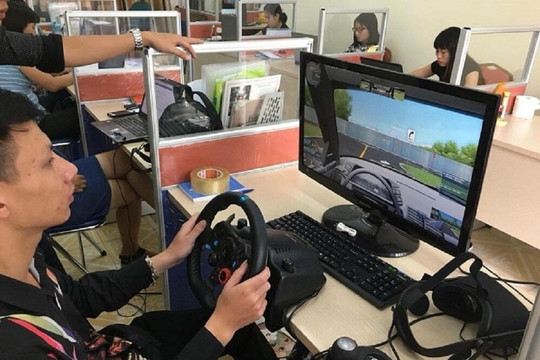 Nhiều người phản đối thi mô phỏng lái xe, Cục Đường bộ Việt Nam nói sẽ chỉnh sửa