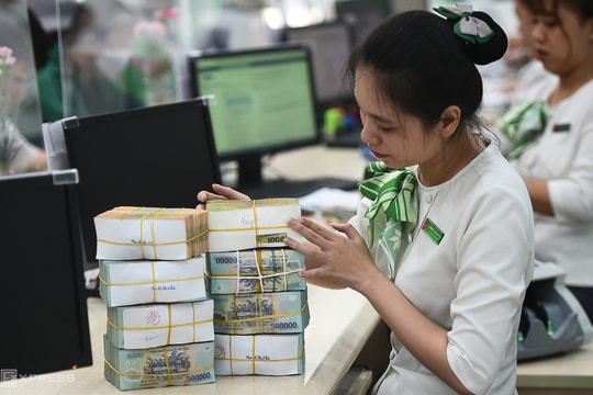 Tiền gửi vào ngân hàng nhiều kỷ lục